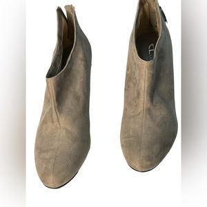 Booties - EUC BY CL laundry - wedge heel - beige suede - back zipper #SB6